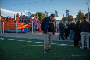 Iluminación de cancha de fútbol infantil en Ciudad del Plata