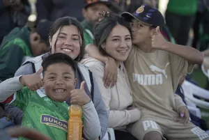 Iluminación de cancha de fútbol infantil en Ciudad del Plata