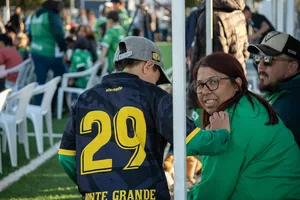 Iluminación de cancha de fútbol infantil en Ciudad del Plata