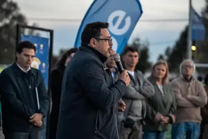 Iluminación de cancha de fútbol infantil en Ciudad del Plata
