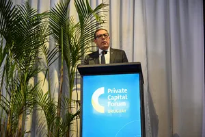 Créditos: Presidencia de la República (fuente institucional) Disertación de Gabriel Oddone durante el Foro de Capital Privado 2026
