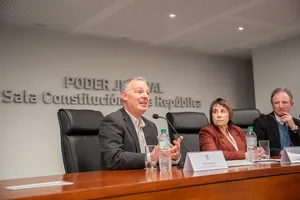 Yamandú Orsi asistió a celebración de bicentenario de la Suprema Corte de Justicia
