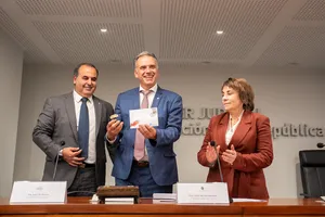 Yamandú Orsi asistió a celebración de bicentenario de la Suprema Corte de Justicia