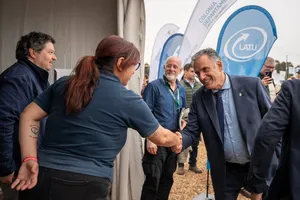 Presidente Orsi participó de feria forestal en Juan Lacaze