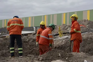 Presidente Orsi visitó obras de shopping de av. garzón