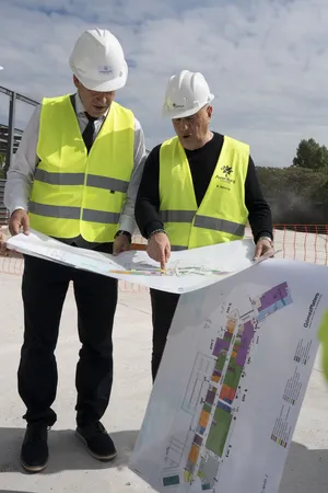 Presidente Orsi visitó obras de shopping de av. garzón