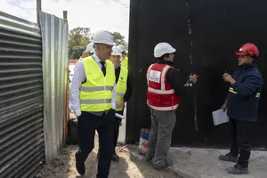 Presidente Orsi visitó obras de shopping de av. garzón