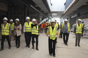 Presidente Orsi visitó obras de shopping de av. garzón