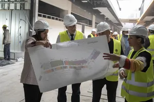 Presidente Orsi visitó obras de shopping de av. garzón