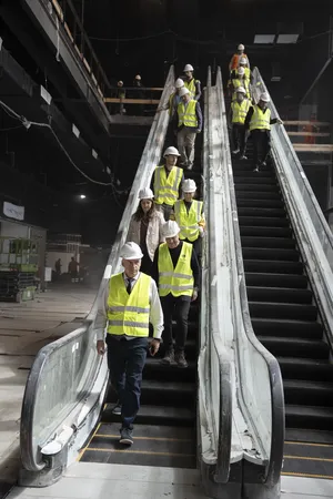 Presidente Orsi visitó obras de shopping de av. garzón