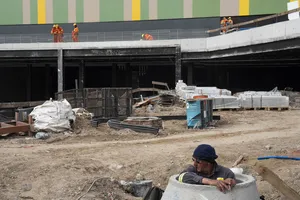Presidente Orsi visitó obras de shopping de av. garzón