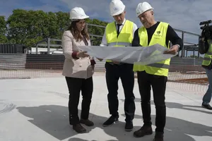 Presidente Orsi visitó obras de shopping de av. garzón